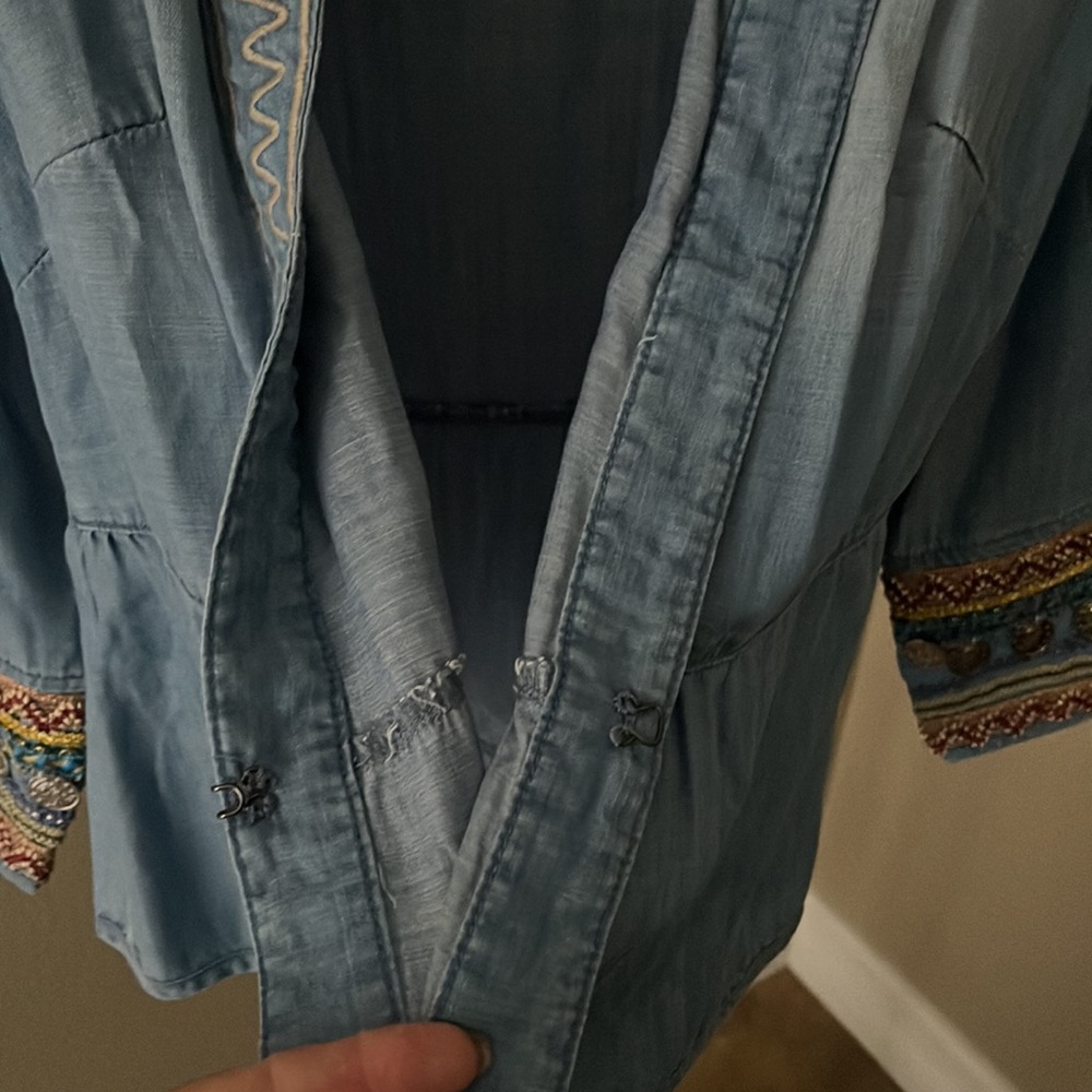 Chico’s Lightweight Denim Jacket Embroidered Size Medium - Picture 7 of 8